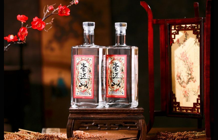 秋分至，豪迈浓香白酒伴随秋日诗韵